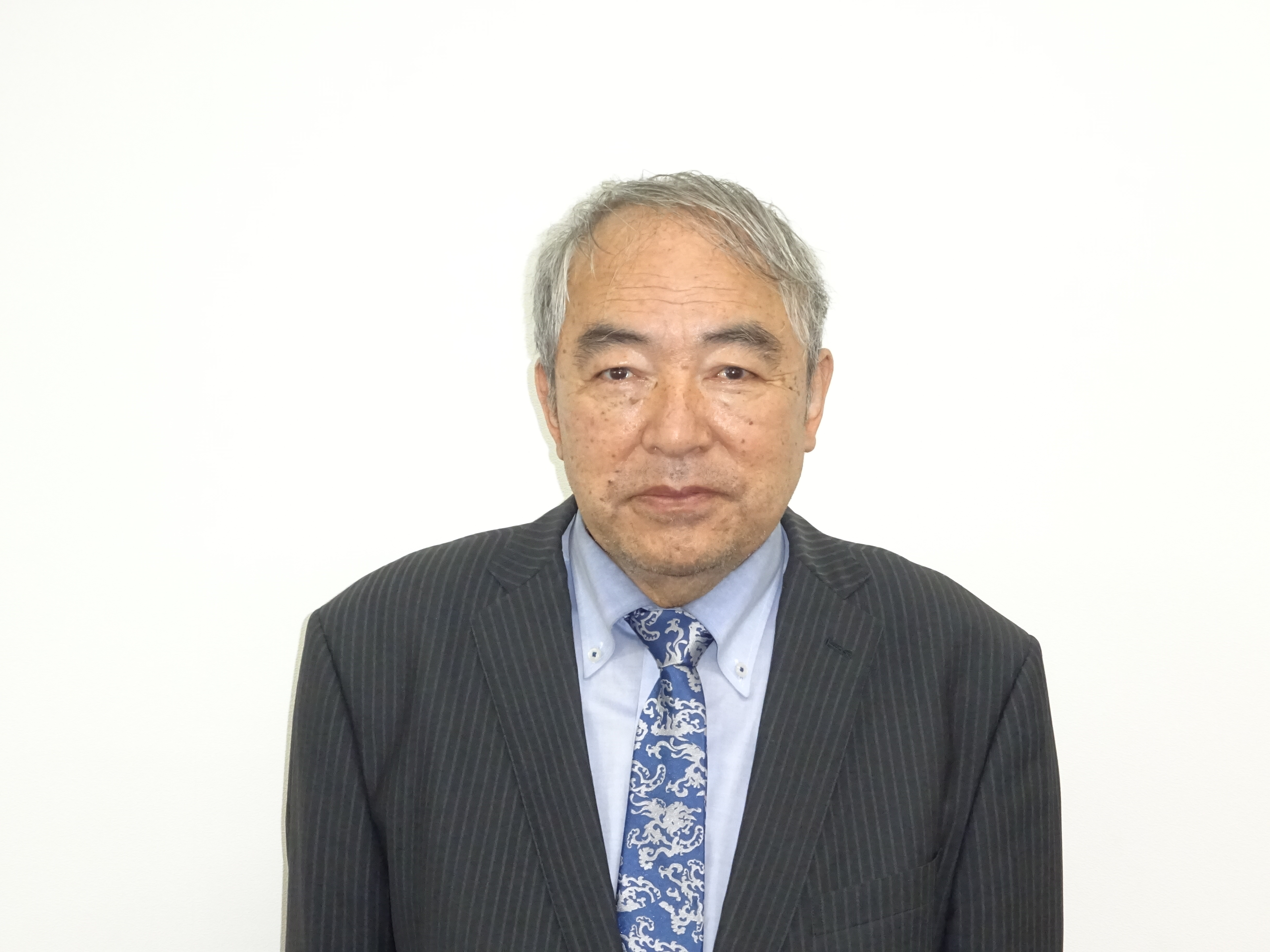 八尾 春雄