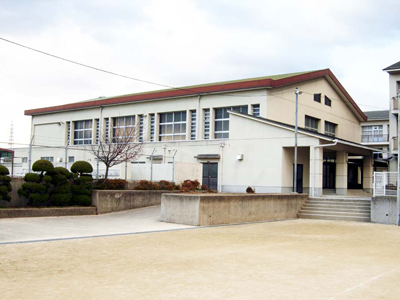 避難所　真美ヶ丘第二小学校の外観写真