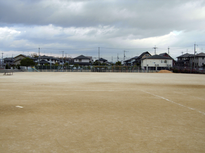 一時避難所　真美ヶ丘第二小学校グラウンドの写真