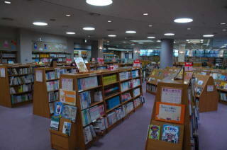 児童書コーナーの写真その1